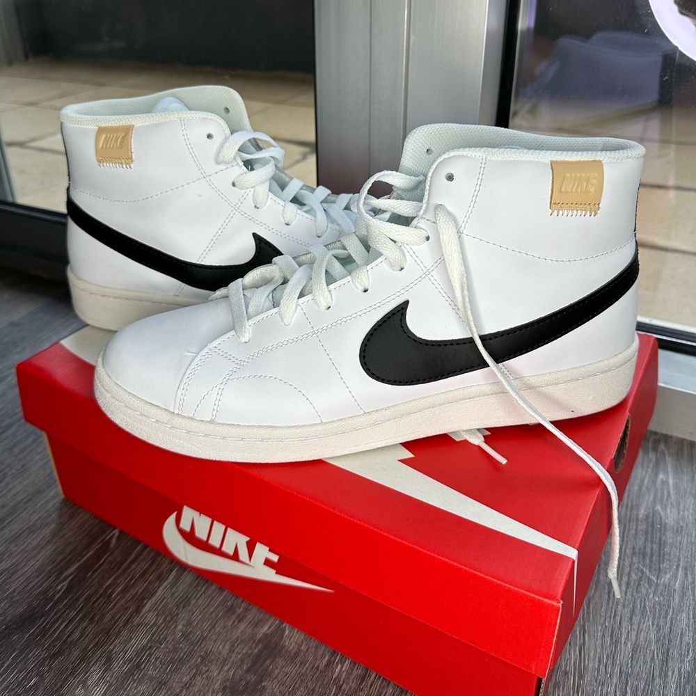 Men’s Nike Court Royale 2 Mid Top Sneaker, size US 11